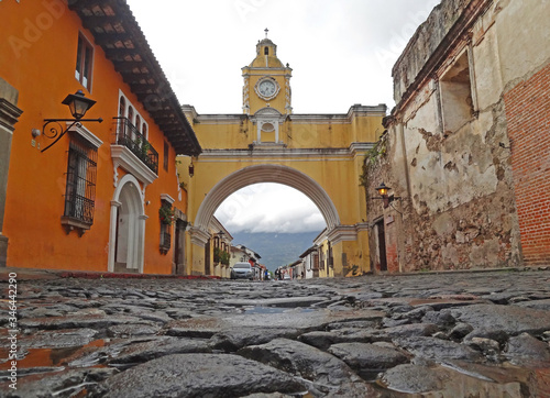 Brama antycznego miasta Antigua w Gwatemali na Jukatanie