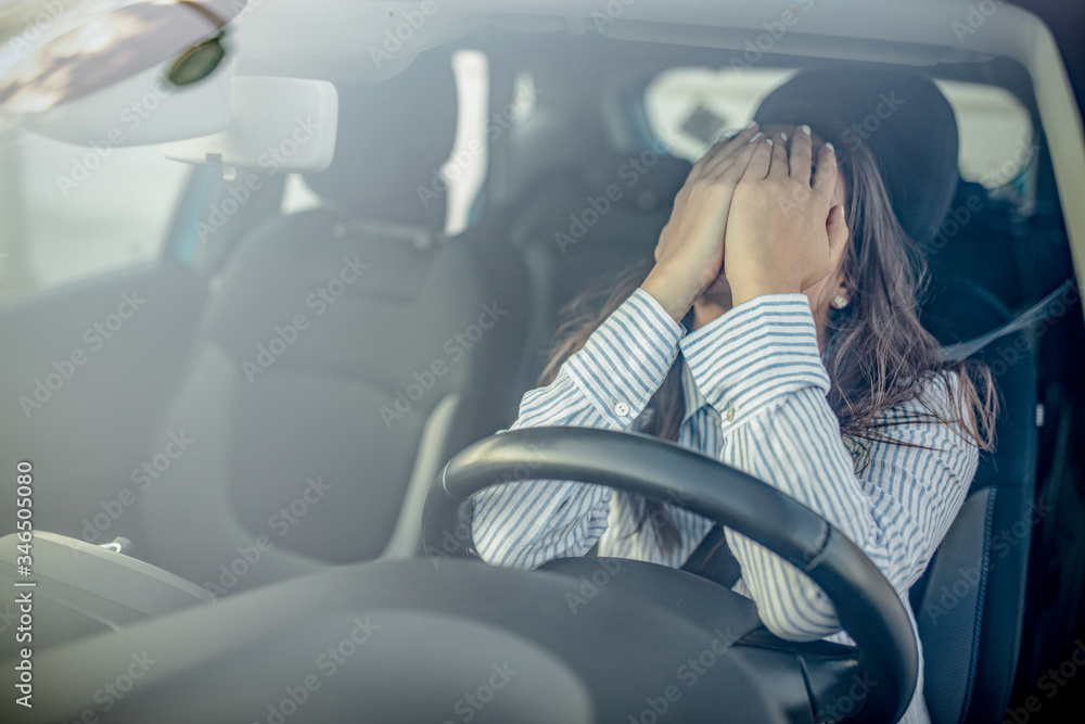 Ταπετσαρία Stressed woman drive car feeling sad and angry