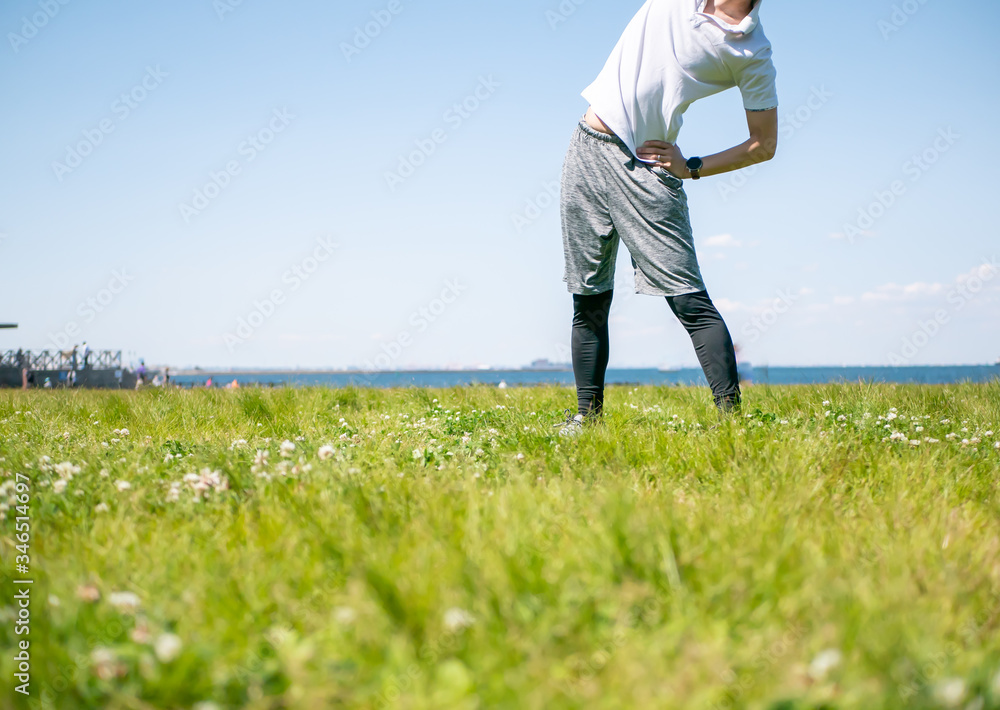 脇のストレッチをする人 脇のストレッチをする人