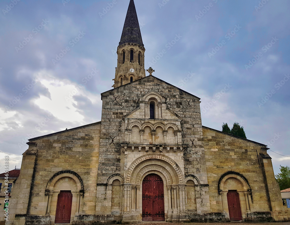 Fachada Iglesia de Saint-Jean d Estampes en La Bredé