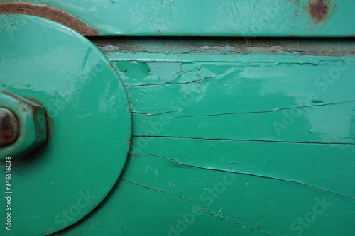 grünes Coating auf Metall und Holz