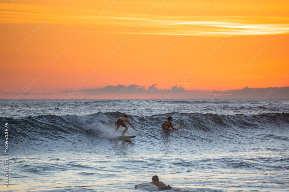 Obraz premium Sunset with surfing in Bali