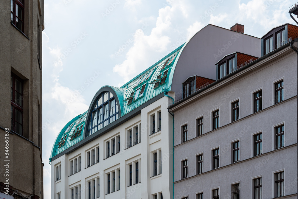 Obraz premium Low angle view of old residential buildings in Berlin Mitte