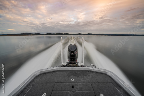 Obraz na płótnie Bass Boat Sunset Run