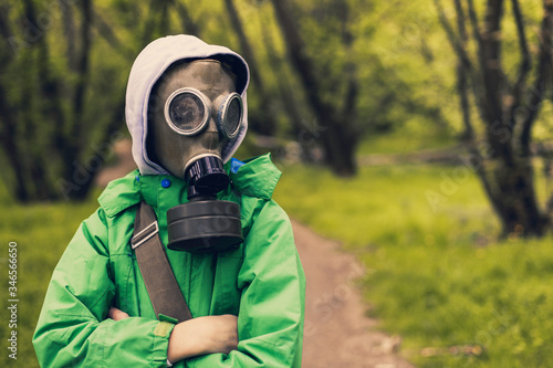 Принти на полотні The man in the mask is hiding from the virus in the forest