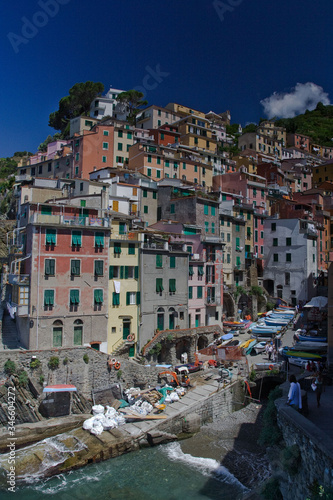 Obraz na płótnie Riomaggiore, Wioska w skałach - Cinque Terre, Liguria, Włochy w salonie