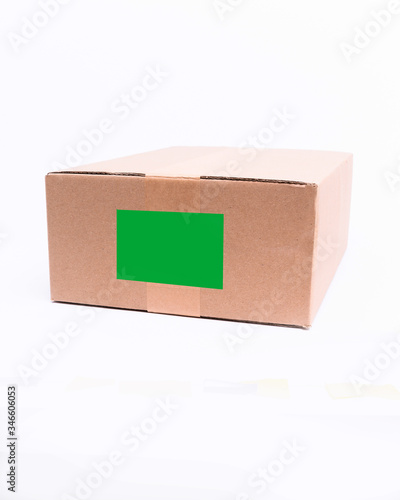 Kartonowe pudła, przesyłki z etykietami green screen, template. 