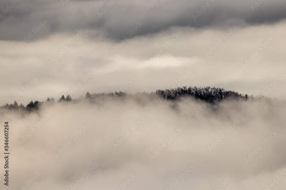 Fototapeta premium Hills looking above low clouds