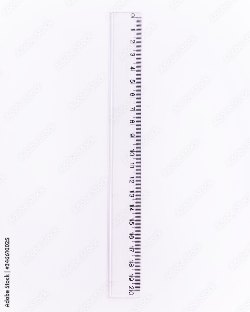 Plastikowa przezroczysta linijka, miarka biurowa. Plastikowa przezroczysta linijka, miarka biurowa.