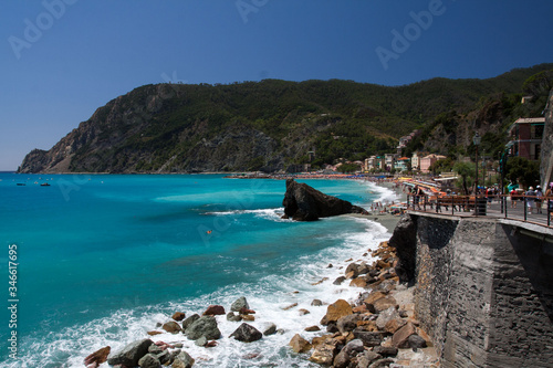 Obraz na płótnie Widok na plażę i zatokę - Monterosso Al Mare, Liguria, Włochy w salonie