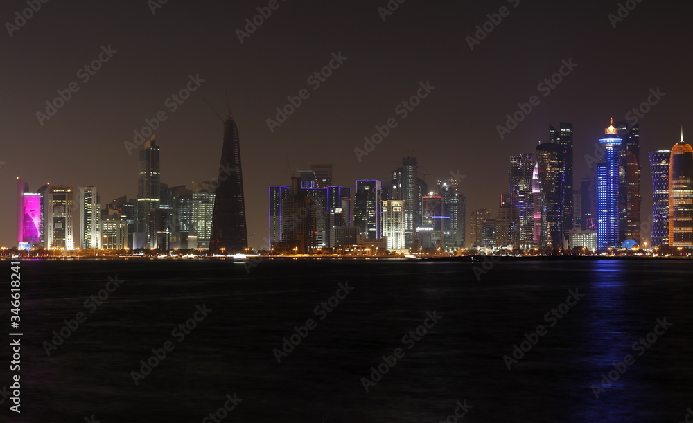 Doha, capitale du Qatar, by night