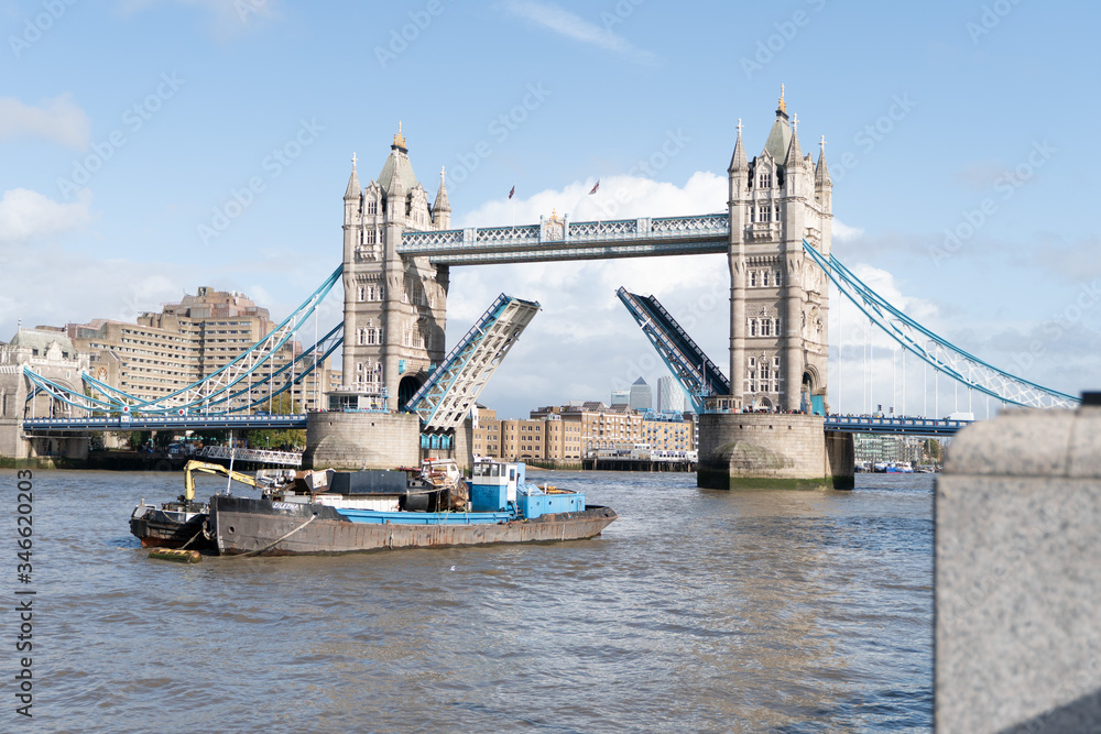 Obraz premium opened Tower Bridge London