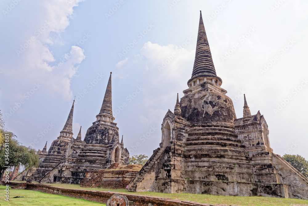 Fototapeta premium Ayutthaya archaeological Park, Wat Phra Si Sanphet - Thailand