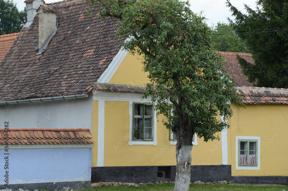 Case colorate antico villaggio Romania