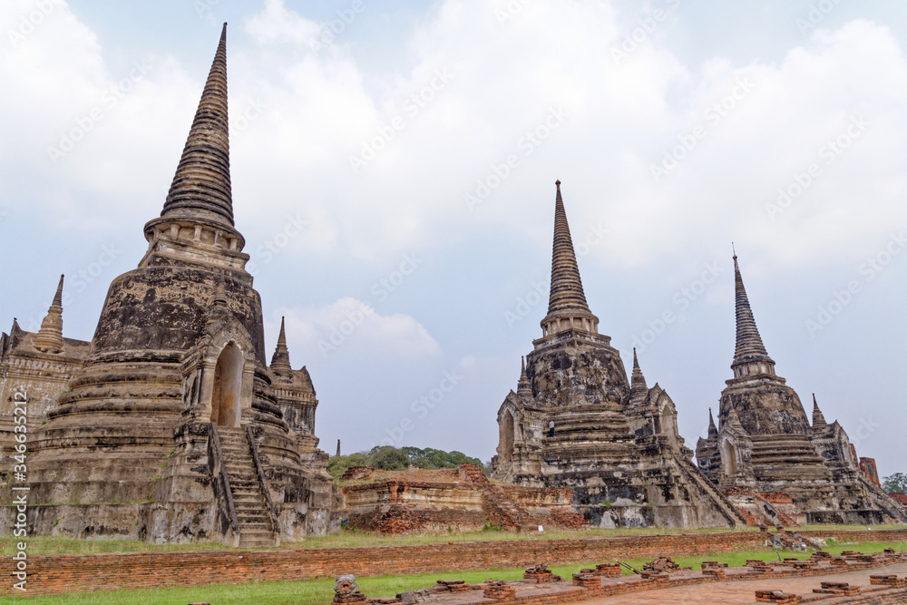 Fototapeta premium Ayutthaya archaeological Park, Wat Phra Si Sanphet - Thailand
