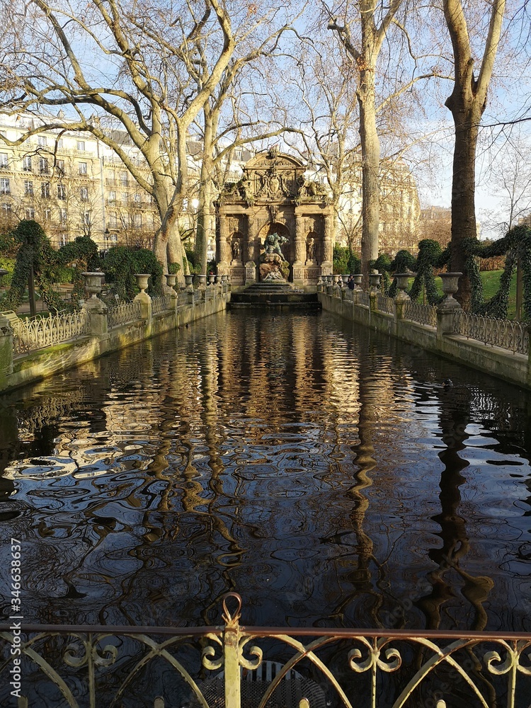 Pond in the Park
Jardin de Luxembourg - Paris