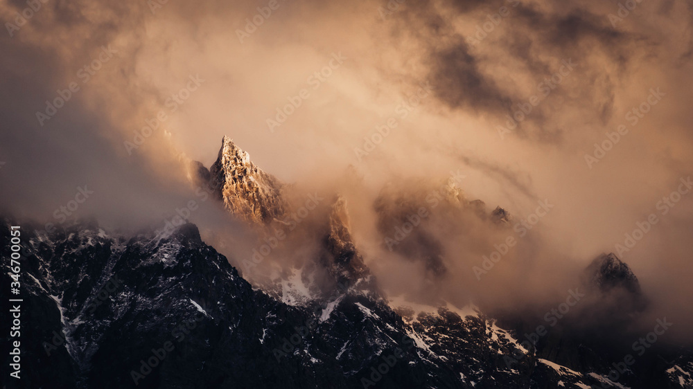 Fototapeta premium sunset in the mountains