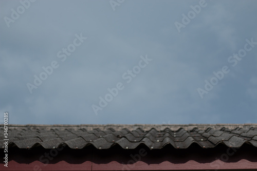 Photos of the roof of the house and the rain cloud.