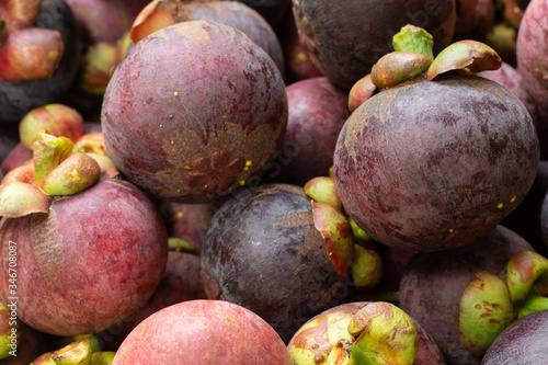 Photos of the ripe mangosteen close-up