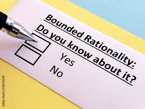 Принти на полотні One person is answering quetion about bounded rationality.