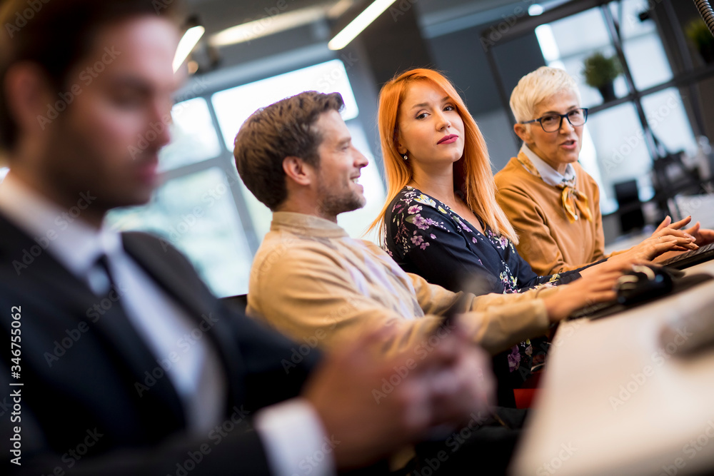 Obraz premium Group of business people in the modern office