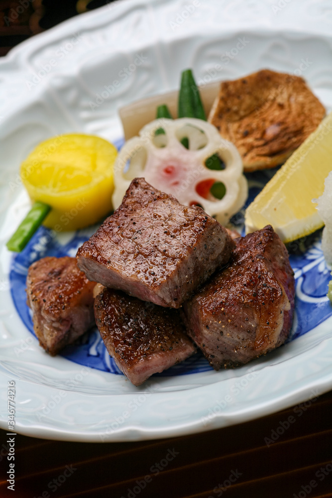 料亭の牛肉ステーキ