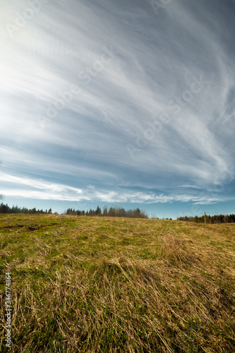 Obraz na płótnie clouds landscape at summer day w salonie