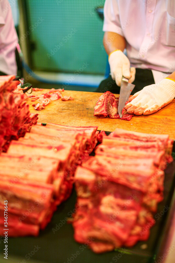韓国焼肉、骨付きカルビの調理 韓国焼肉、骨付きカルビの調理