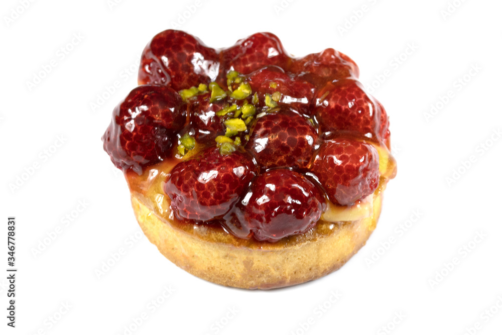 tartelette à la framboise sur un fond blanc tartelette à la framboise sur un fond blanc