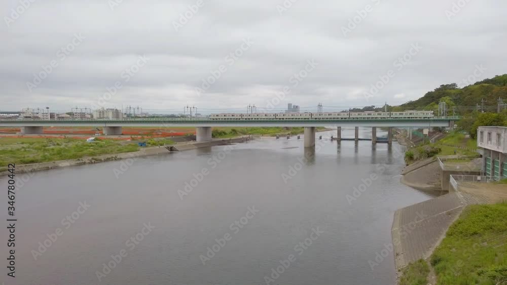 多摩川の鉄橋を渡る東急線 多摩川の鉄橋を渡る東急線