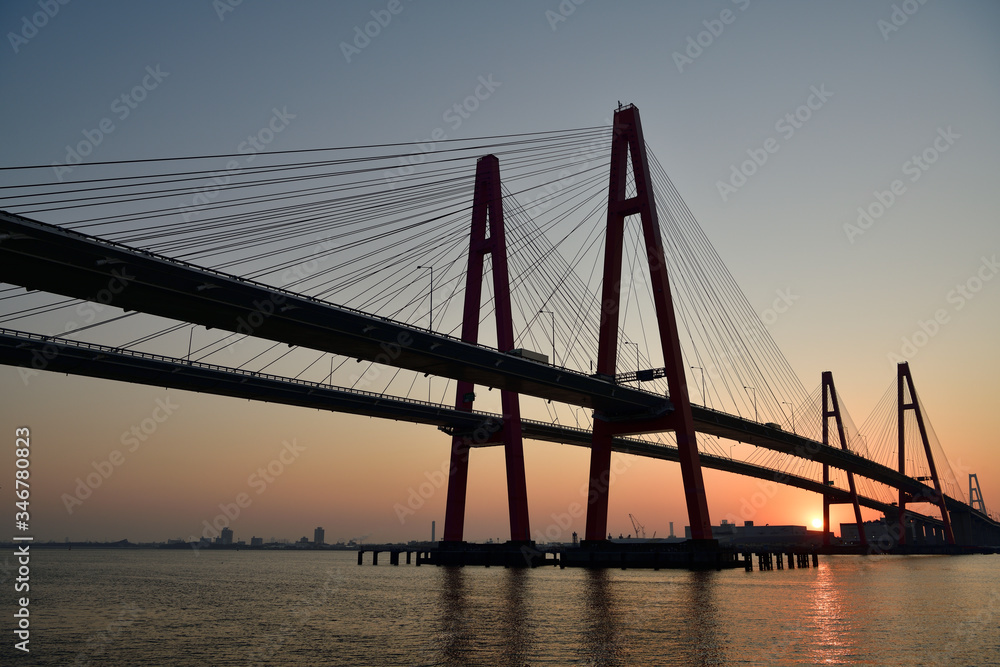 名港中央大橋からの日の出