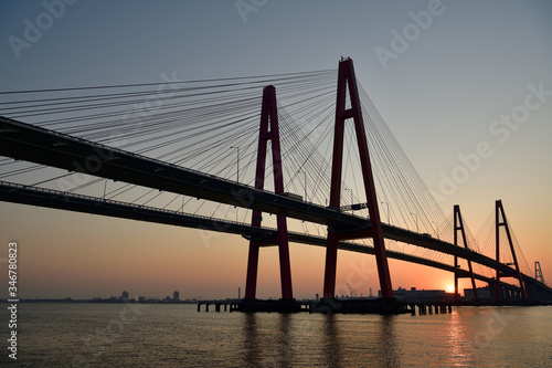 名港中央大橋からの日の出 © Kazuyoshi  Ozaki