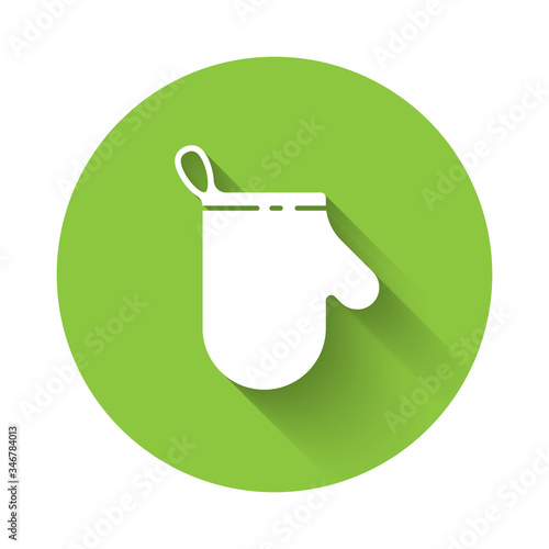White Oven glove icon isolated with long shadow. Kitchen potholder sign. Cooking glove. Green circle button. Vector Illustration
