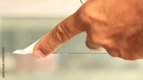 Craftsmen use silicone glue to connect the glass to the glass. Is a general work and industry