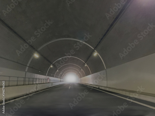 トンネル　出口　新名神高速道路　鈴鹿トンネル