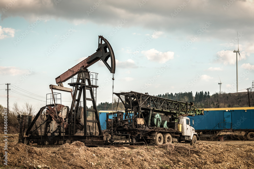 drilling rig and oil pump