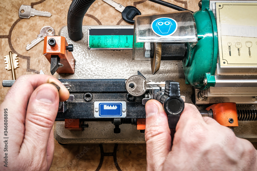 locksmith makes a duplicate key locksmith makes a duplicate key