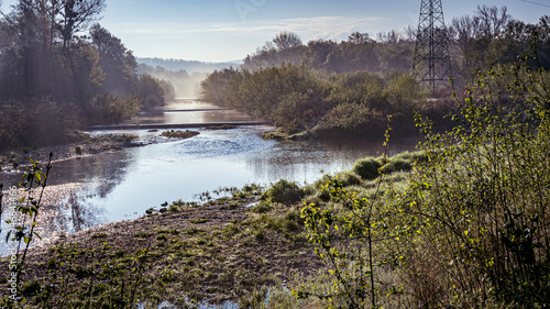 Ujście rzeki Brennicy do Wisły, mgła nad rzeką