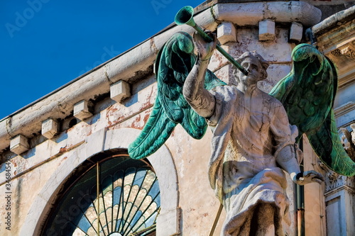 venedig, italien - statue an der santa maria zobenigo photo