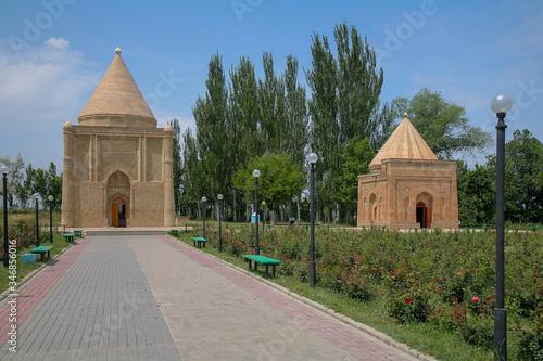 Allphotokz Mausoleum Aisha Bibi 20060523 1252 5D S photo