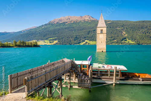 Tableau sur toile Lake Resia (Reschensee) and Ortler Mountains in Val Venosta (Alto Adige, Italy)