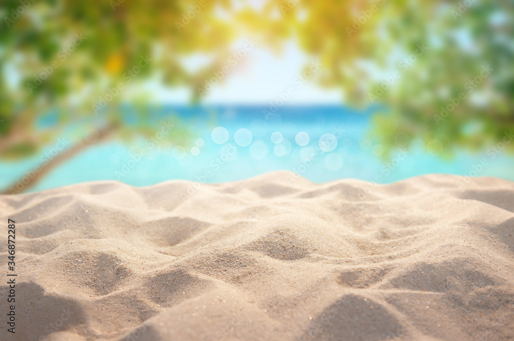 Naklejka premium Beautiful Summer exotic sandy beach with blur tree and sea on background