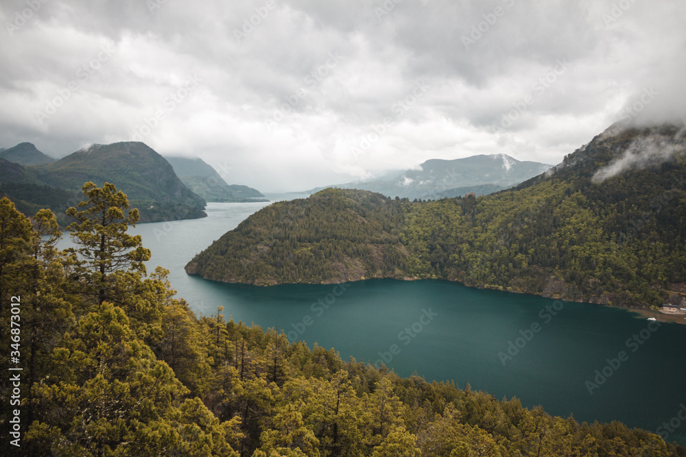 Obraz premium lake in the mountains with blue sky san martin de los andes