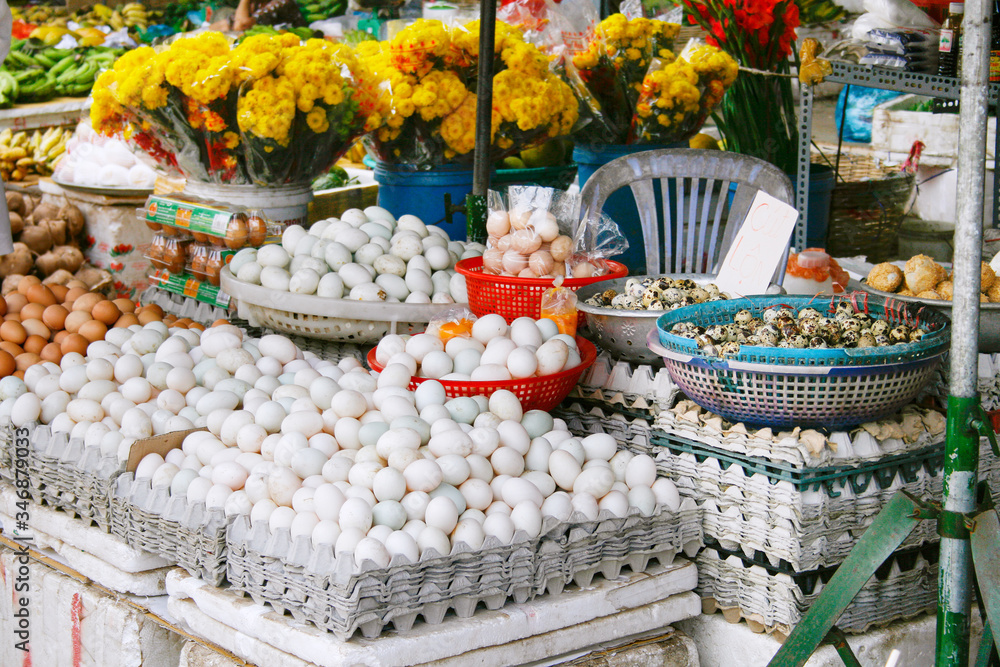 Fototapeta premium Eier auf auf einem Markt in Asien