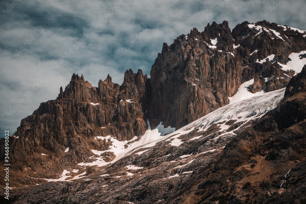 Obraz premium snow mountain landscape with clouds patagonia