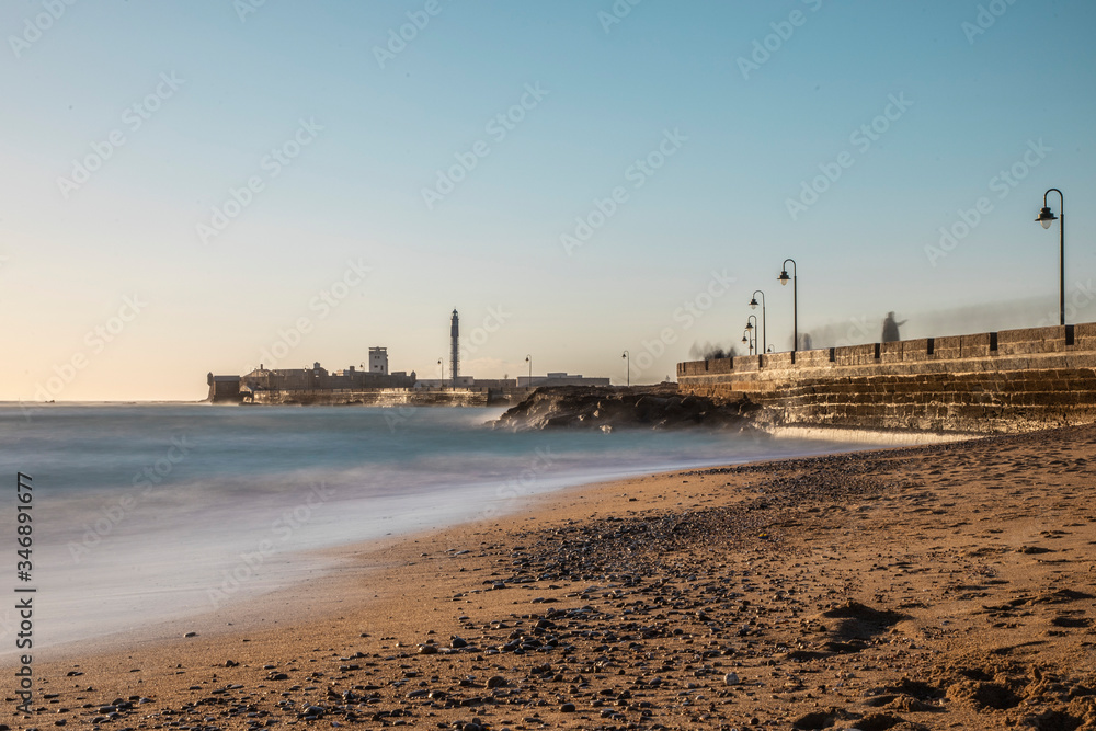 Playa de la caleta y castillo San Sebastián, Cádiz.