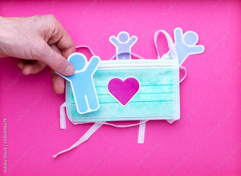 Masque Chirurgical Protection Virus Covid Sur Arriere Plan Rose Symbole Famille Amour Illustration Homme Femme Enfant Famille Coeur Aimer Proteger Avec Main Stock Photo Adobe Stock