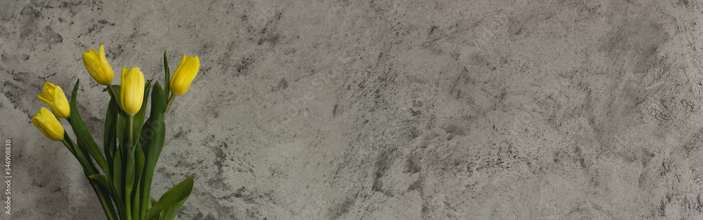 Fototapeta premium Wiosenny bukiet żółtych tulipanów