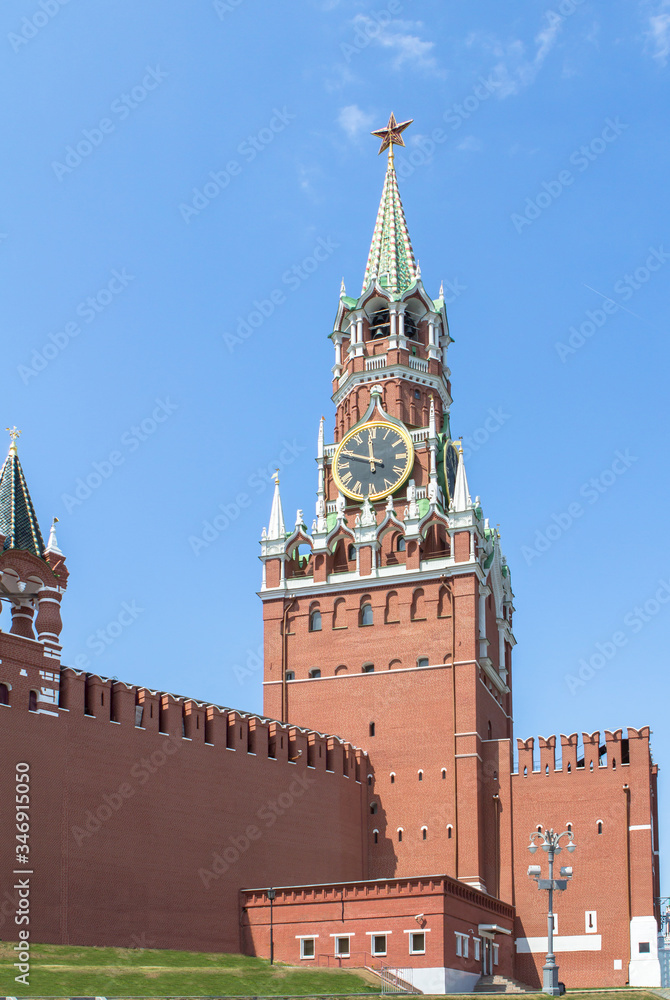 Fototapeta premium Savior Tower at the Red Square in Moscow