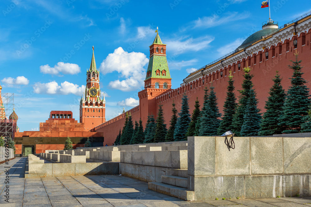 Obraz premium Mausoleum of Lenin and Kremlin wall on Red Square, Moscow, Russia